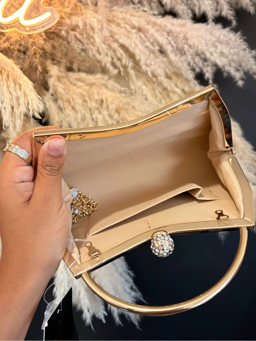 N/A elegant gold